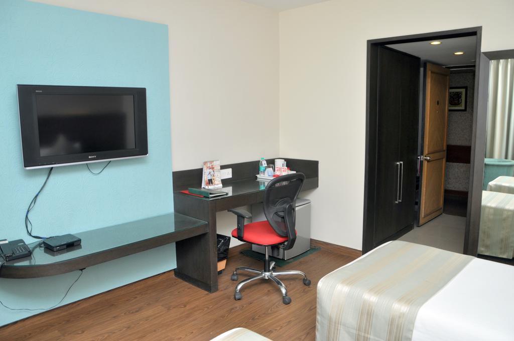 Indismart Hotel Колката Екстериор снимка