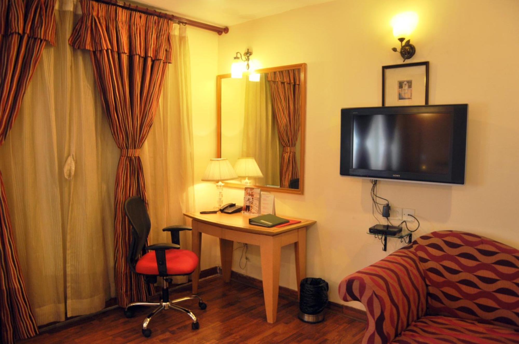 Indismart Hotel Колката Екстериор снимка