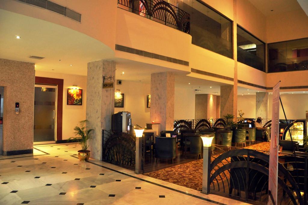 Indismart Hotel Колката Екстериор снимка