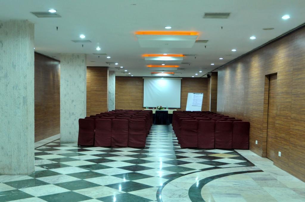 Indismart Hotel Колката Екстериор снимка