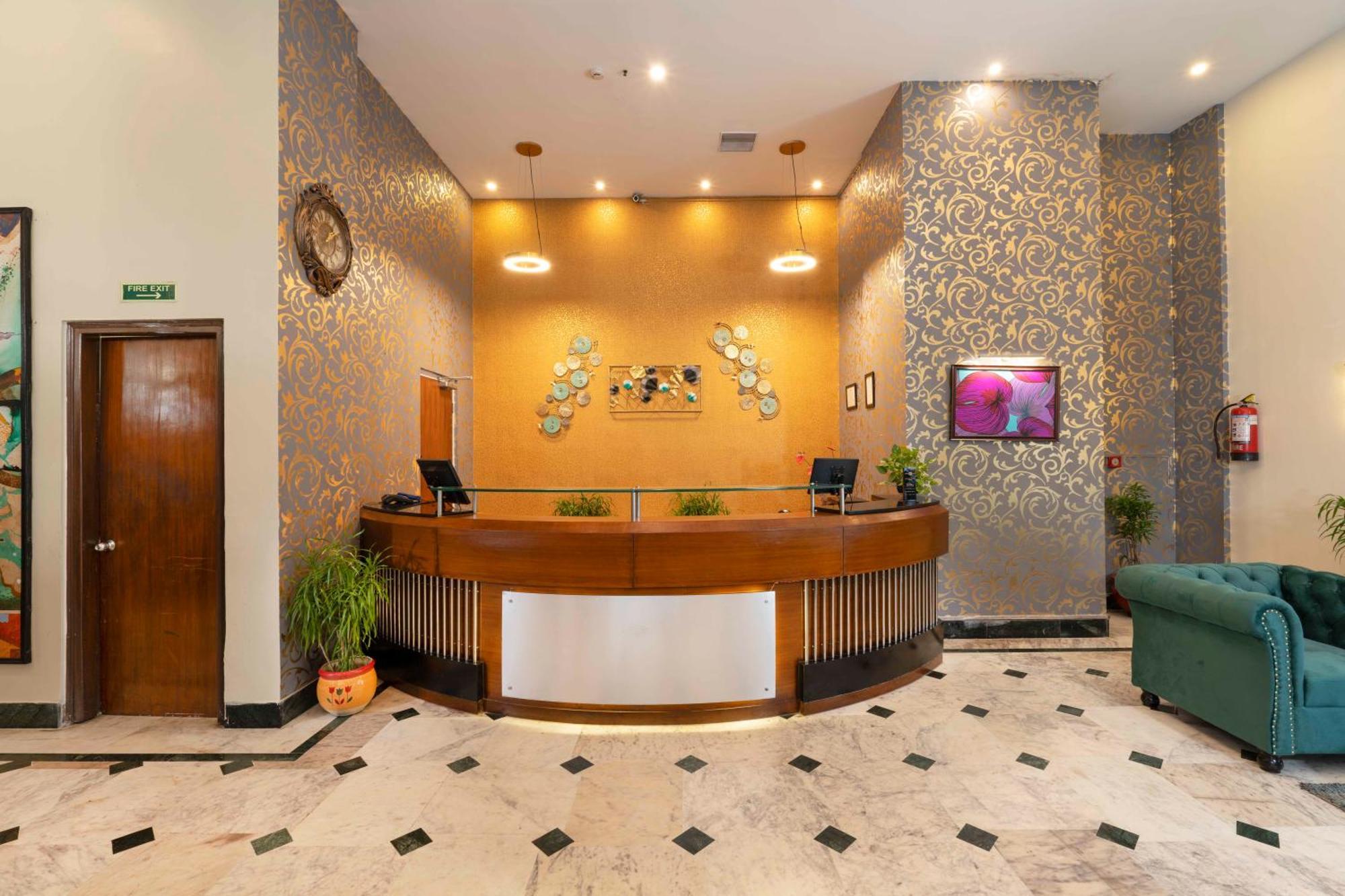 Indismart Hotel Колката Екстериор снимка