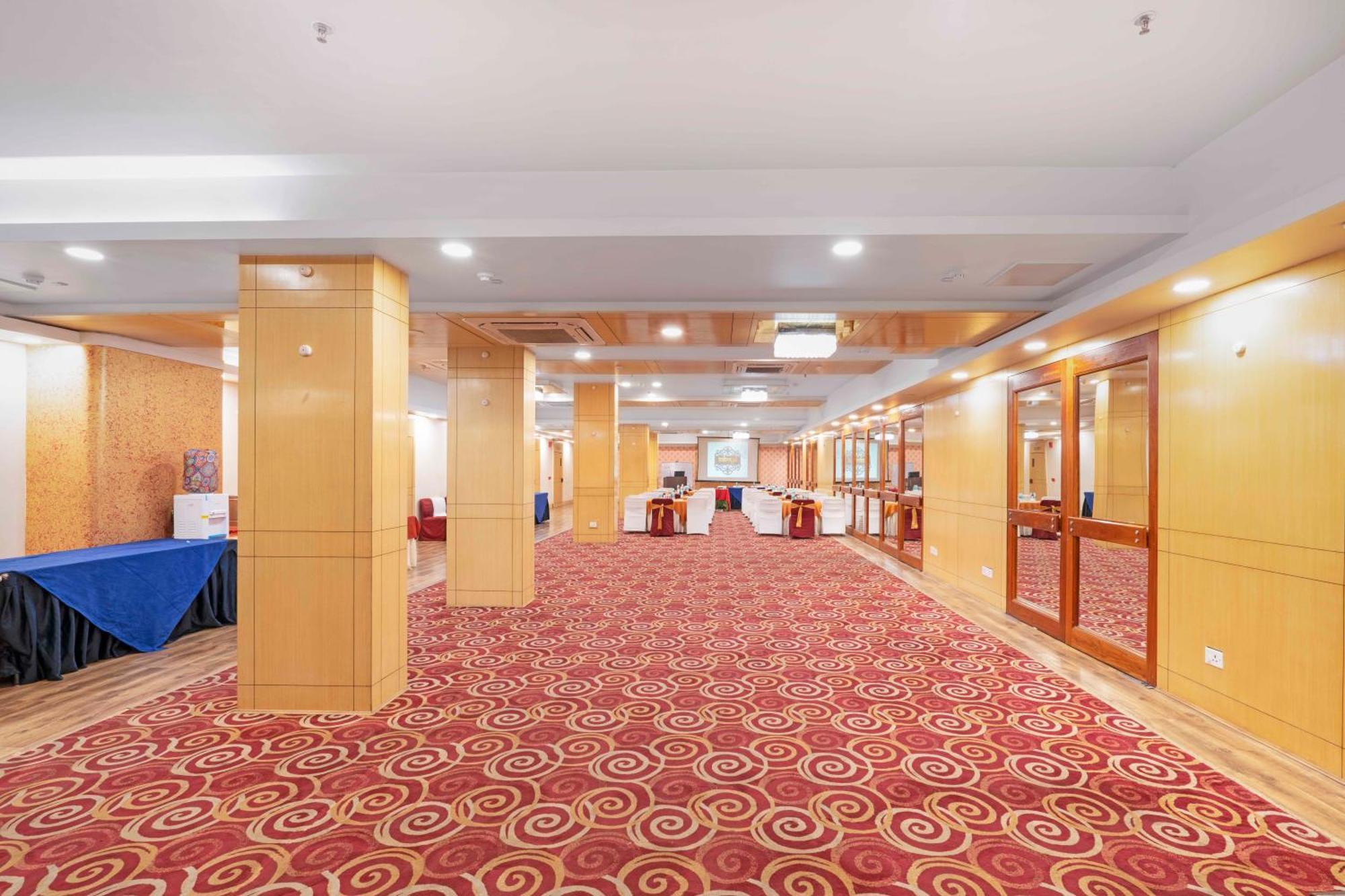 Indismart Hotel Колката Екстериор снимка