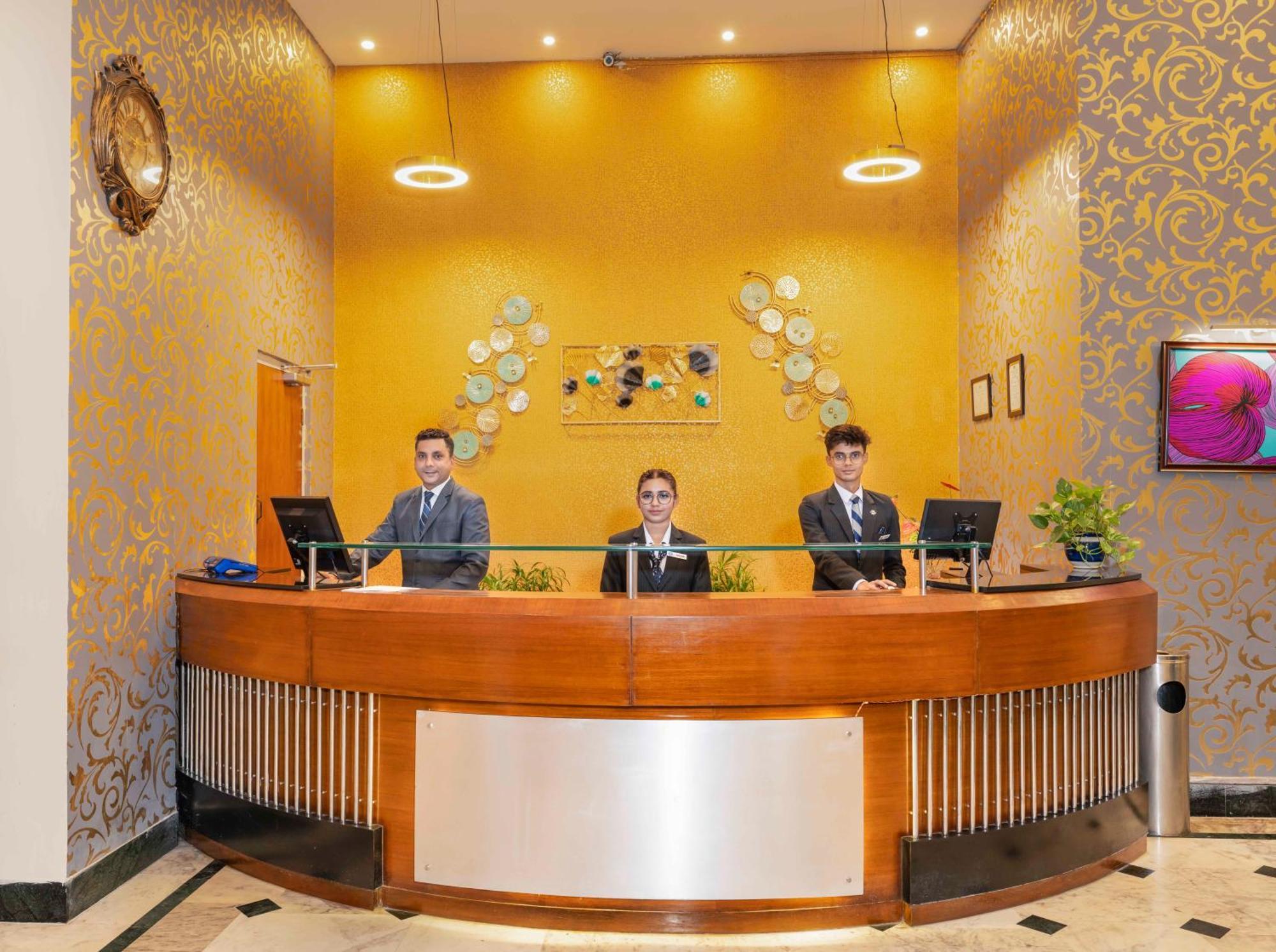 Indismart Hotel Колката Екстериор снимка