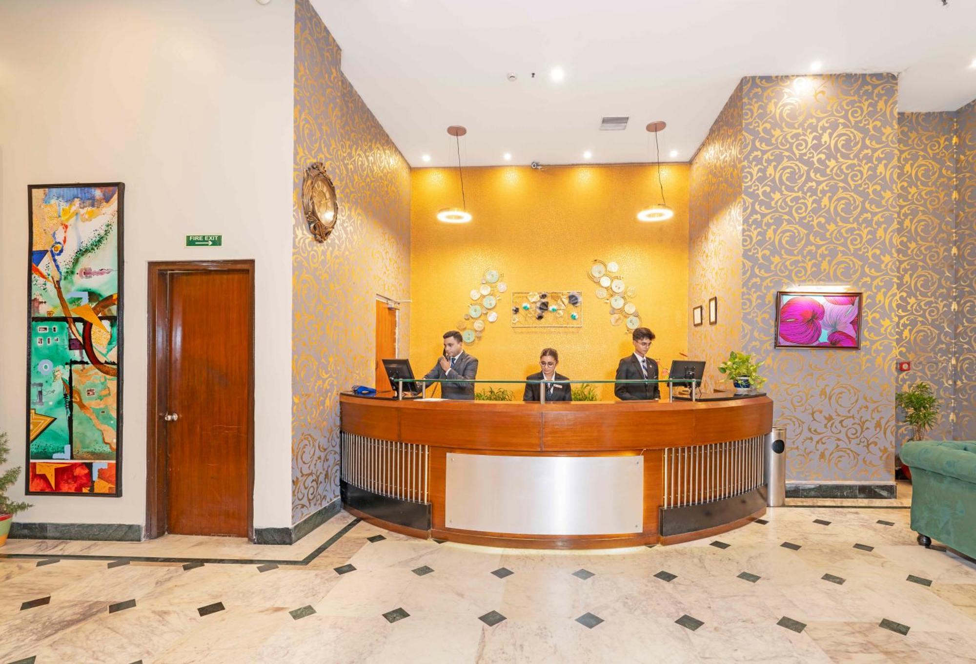 Indismart Hotel Колката Екстериор снимка