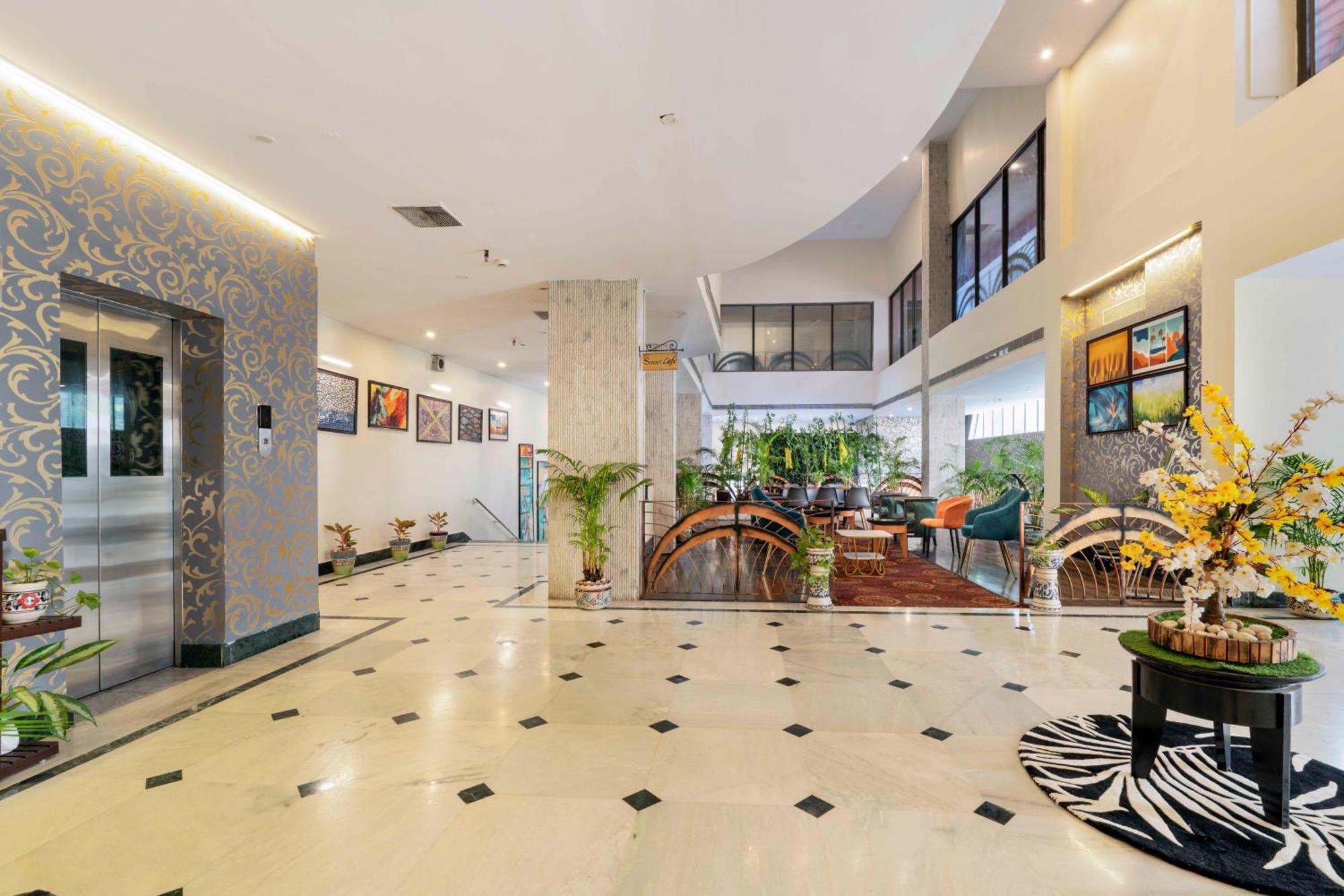 Indismart Hotel Колката Екстериор снимка