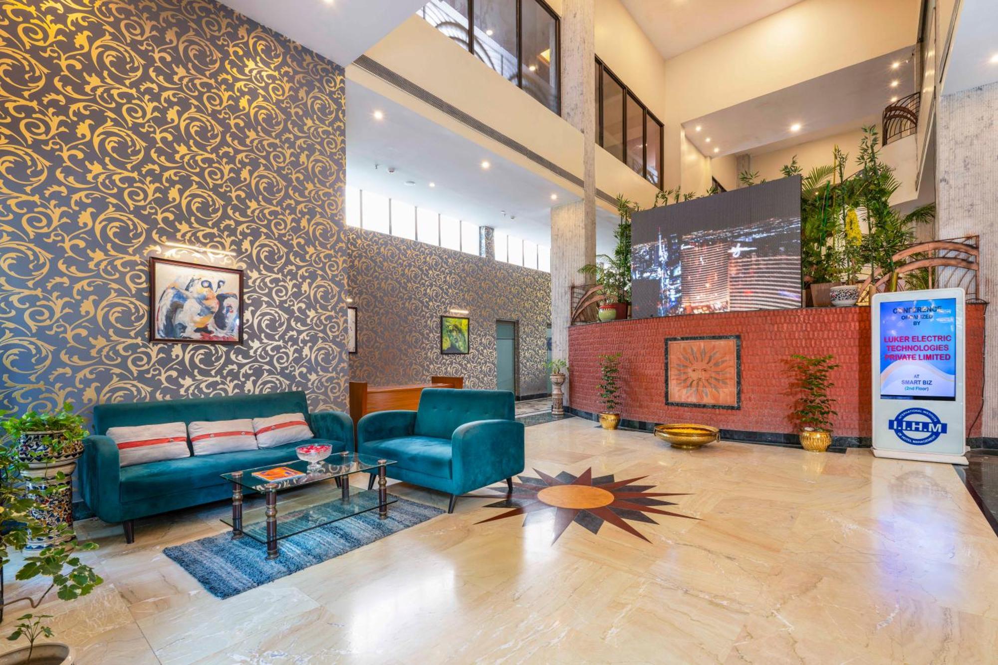 Indismart Hotel Колката Екстериор снимка