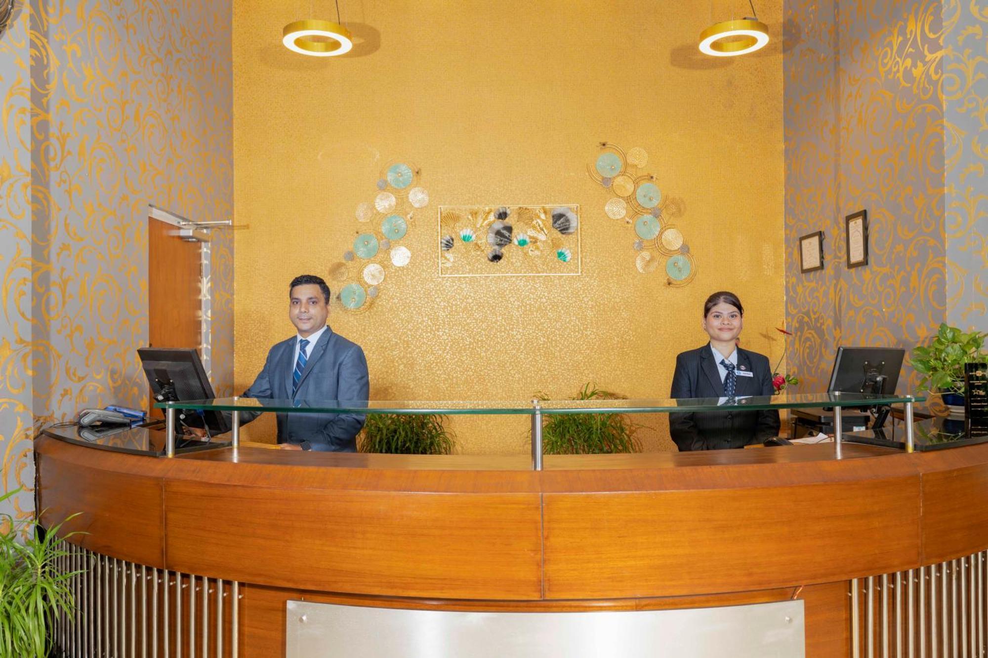 Indismart Hotel Колката Екстериор снимка