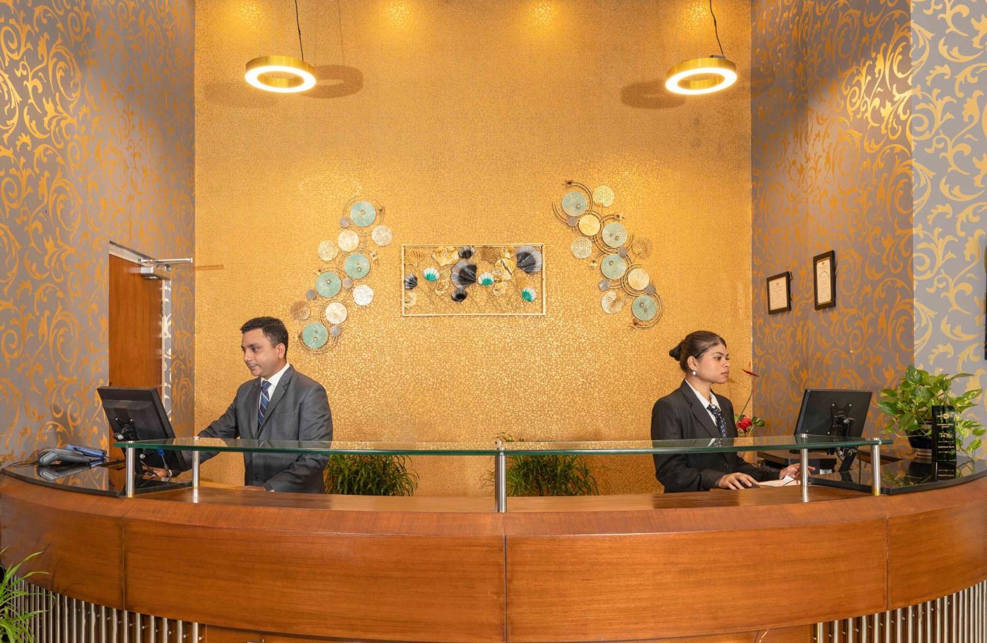 Indismart Hotel Колката Екстериор снимка