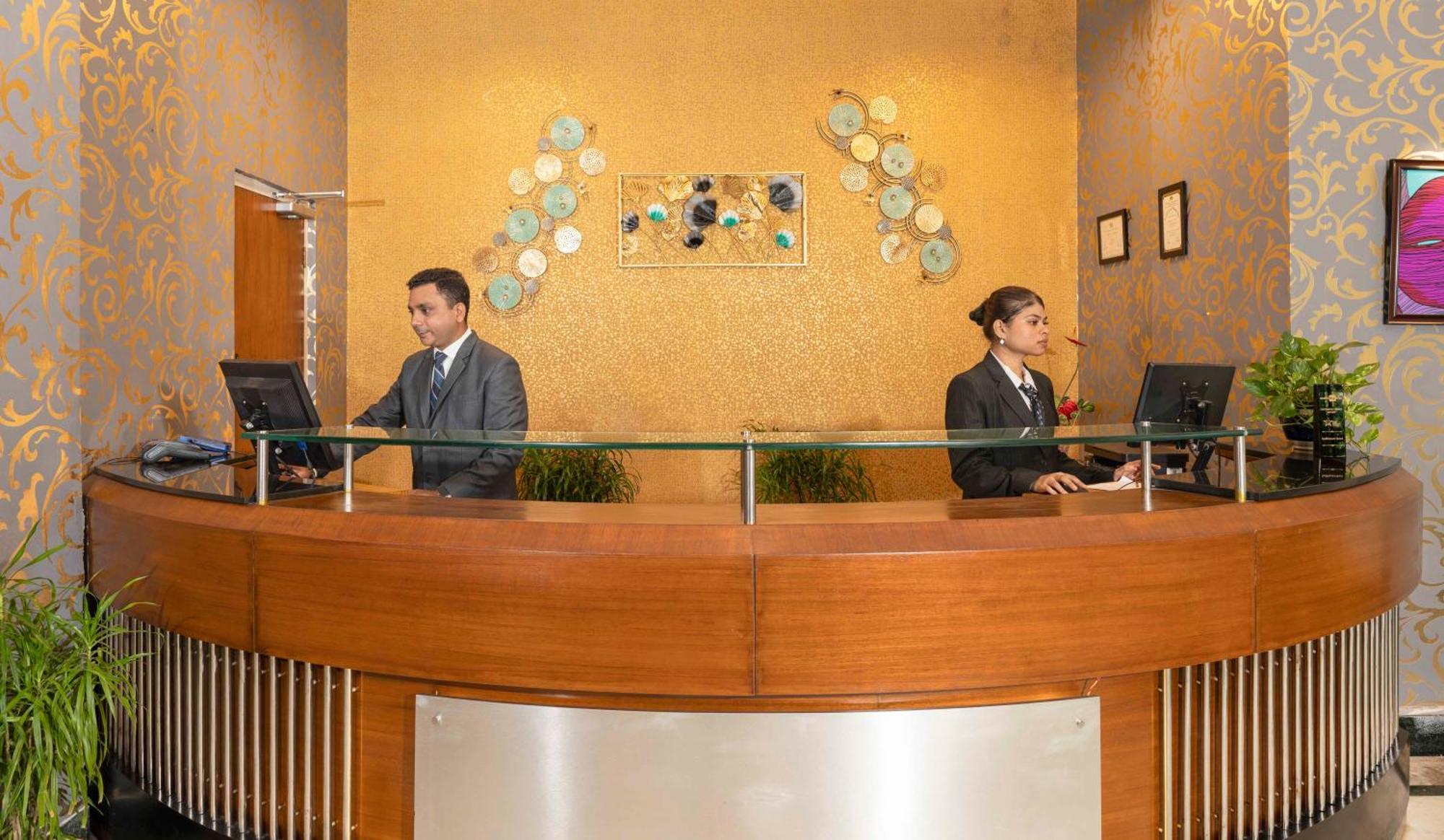 Indismart Hotel Колката Екстериор снимка