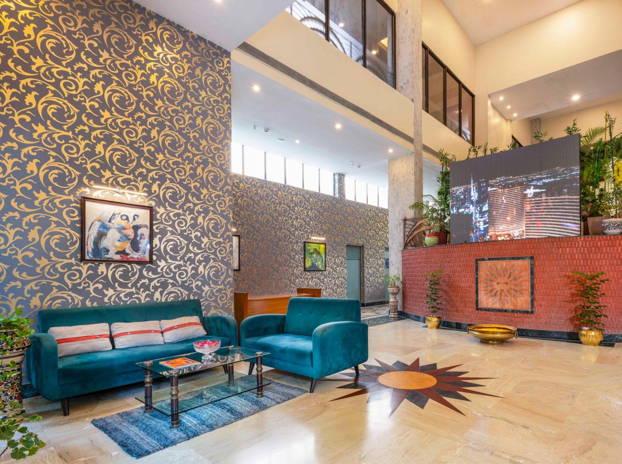 Indismart Hotel Колката Екстериор снимка