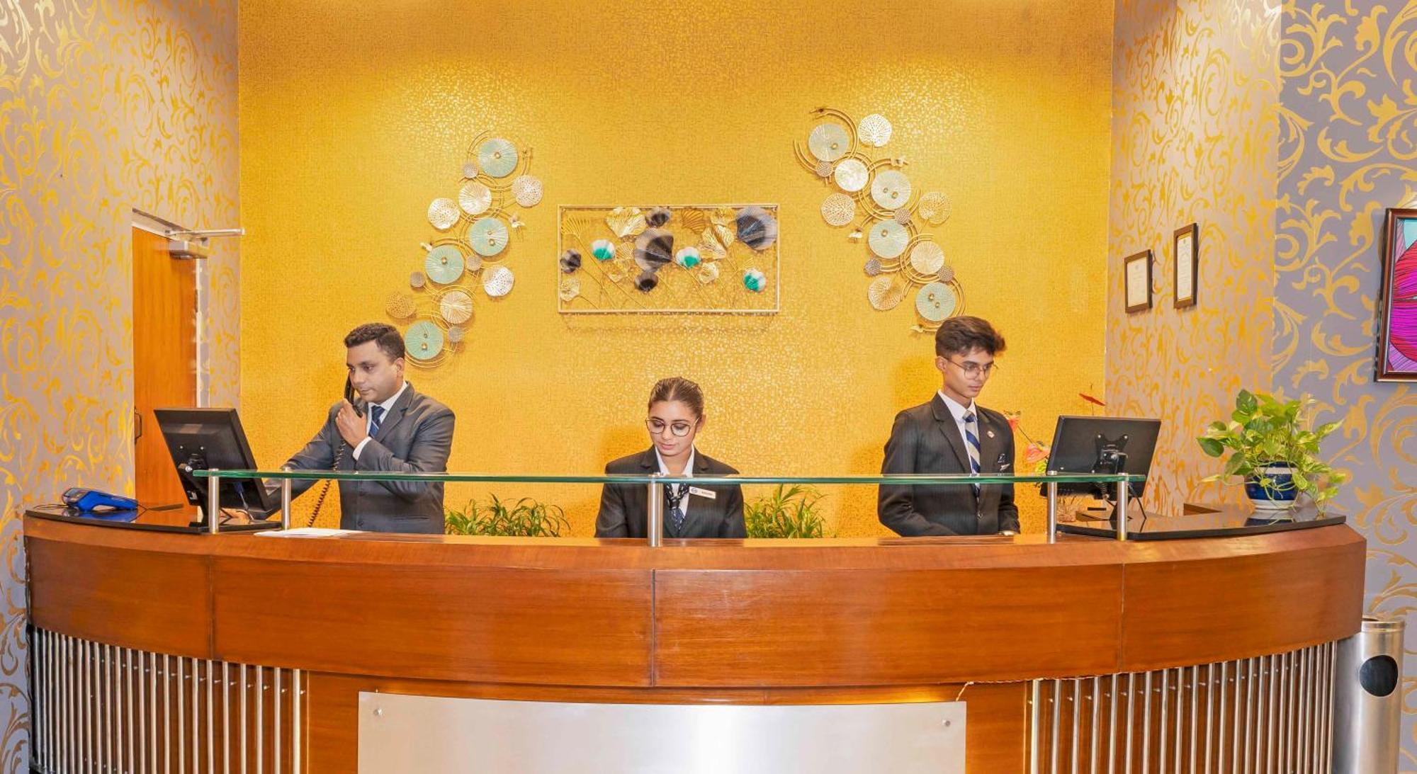Indismart Hotel Колката Екстериор снимка