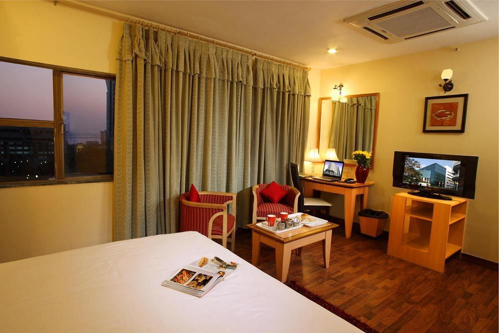 Indismart Hotel Колката Екстериор снимка