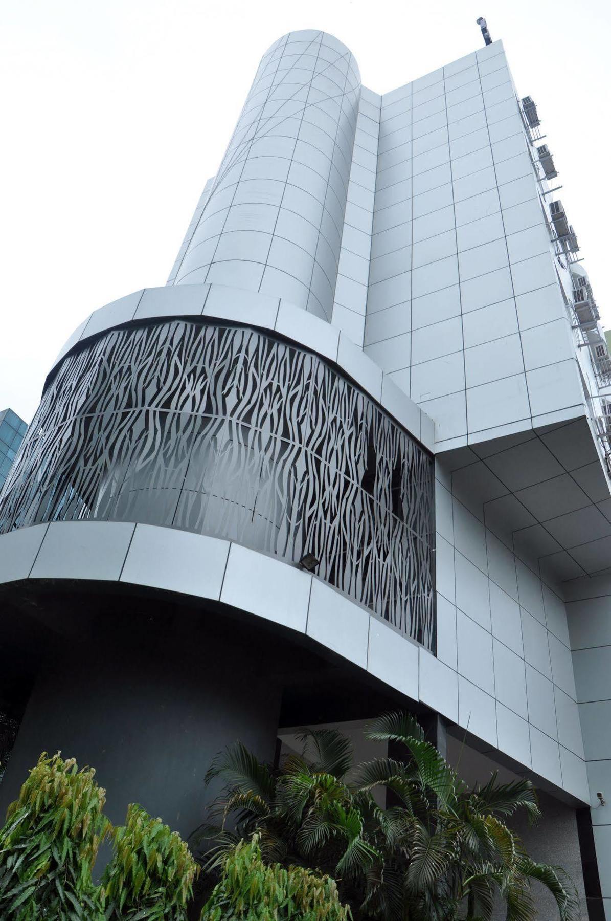 Indismart Hotel Колката Екстериор снимка