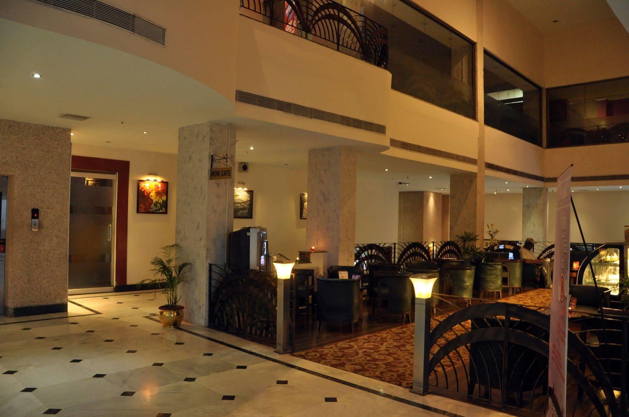 Indismart Hotel Колката Екстериор снимка